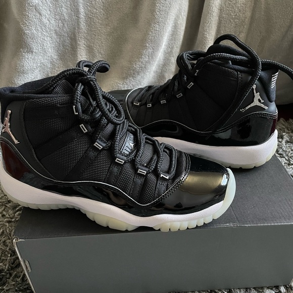 Jordan 11 Jubilees - Picture 6 of 6